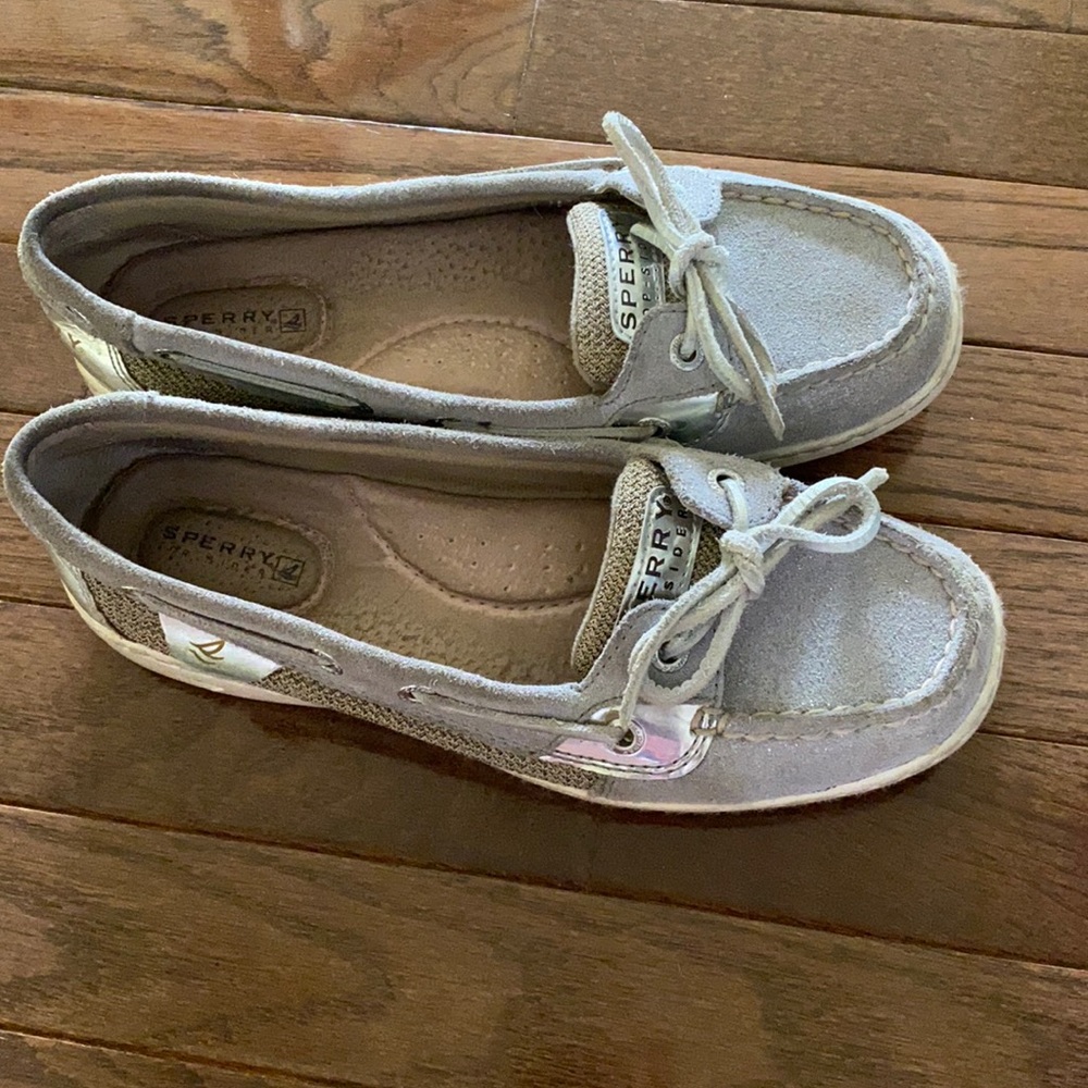 Grey sperrys
